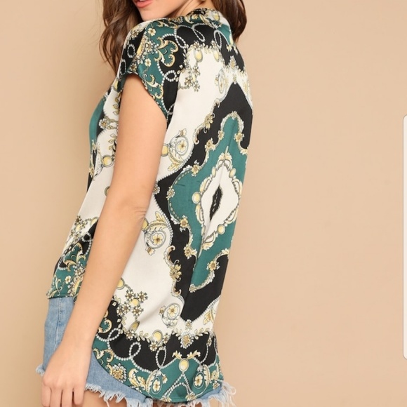 Scarf print v-neck blouse - Picture 4 of 7